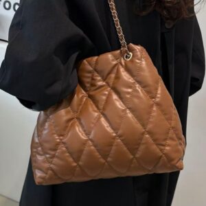 Diamond-patterned tote bag