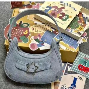 Spicy girl's armpit bag