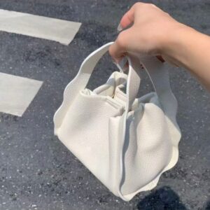 Hand-held water bucket bag