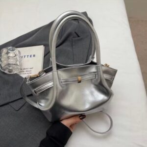 Small and exquisite oil and wax bag