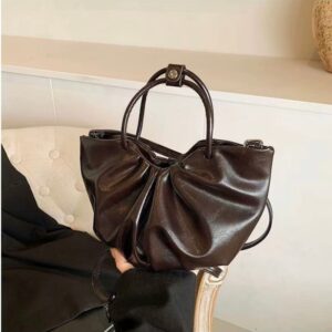 Handbag with pleats
