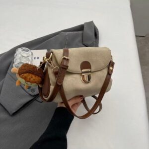 Delicate and versatile cross-body bag