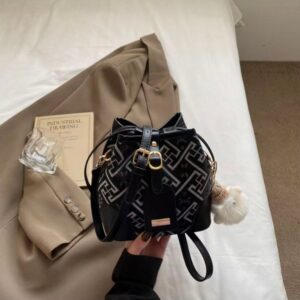 Fashionable cross-body bag