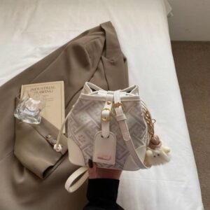 Fashionable cross-body bag