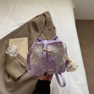 Fashionable cross-body bag