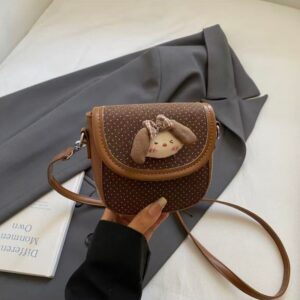 Delicate and small zippered wallet