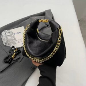 Single shoulder bucket bag