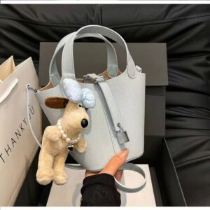 Hand-held water bucket bag